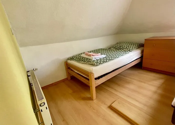 Biesdorf-verkehrsgünstig Und Ruhig