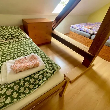 Biesdorf-verkehrsgünstig Und Ruhig *